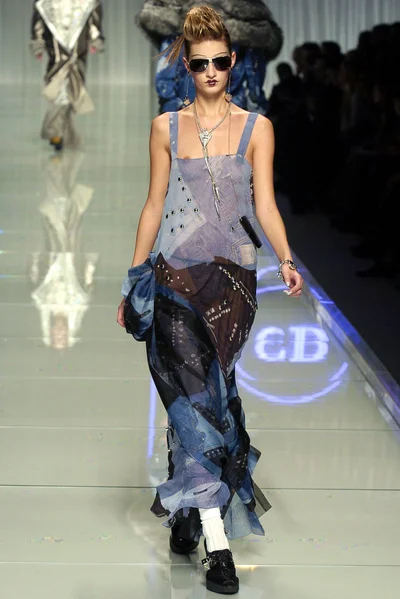 Look 15